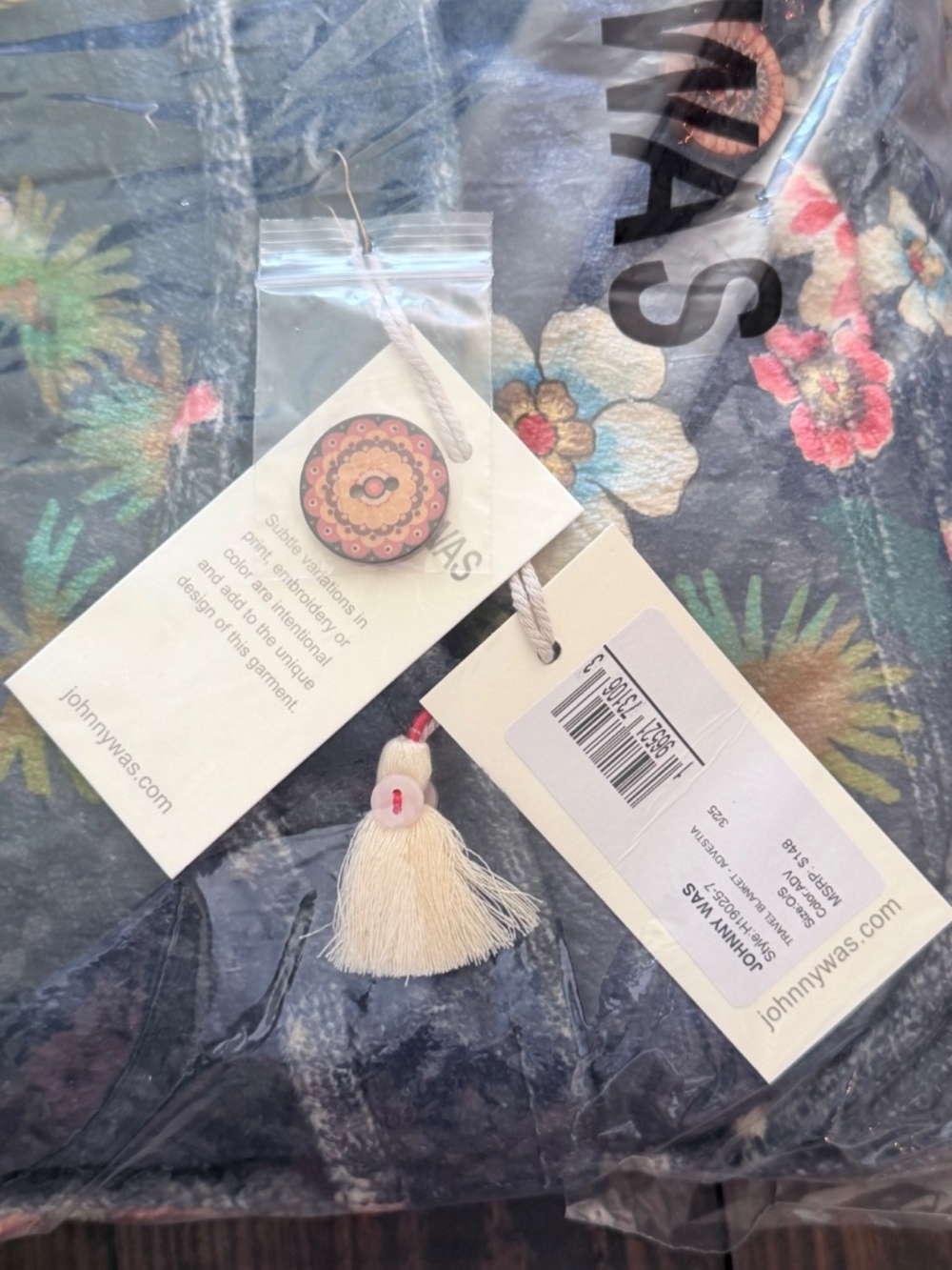 🌸 JOHNNY WAS Advestia Reversible Cozy Travel Blanket NWT - Picture 5 of 5